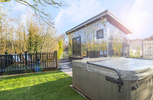 REFLECTION, romantic, luxury holiday cottage in Longtown
