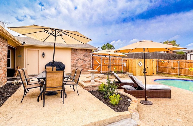 Refresh Dive into Summer: Renovated Plastered Pool -Your Perfect Escape near DFW