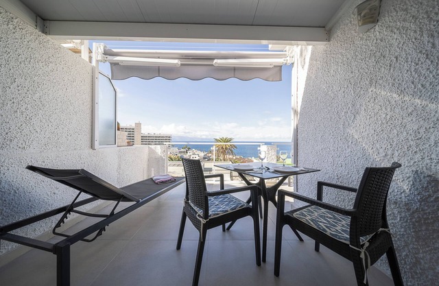 Refurbished 1-bed in popular Los Gigantes w/large terrace, sea & cliff views