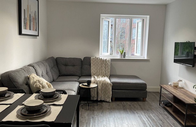 Regency Apartment with Free Parking