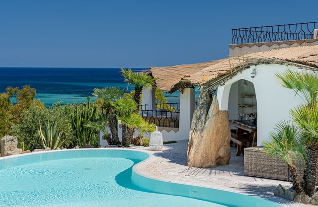 Reina de Tavolara: luxury villa in San Teodoro with private pool near the beach