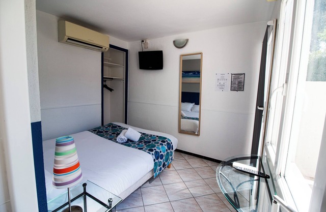 Relax and Unwind in Six Fours Les Plages! Pets are Allowed Here!