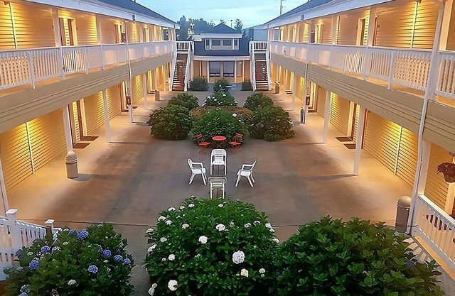 Relax and Unwind at Guesthouse Enumclaw! Pet-friendly Property, Free Parking