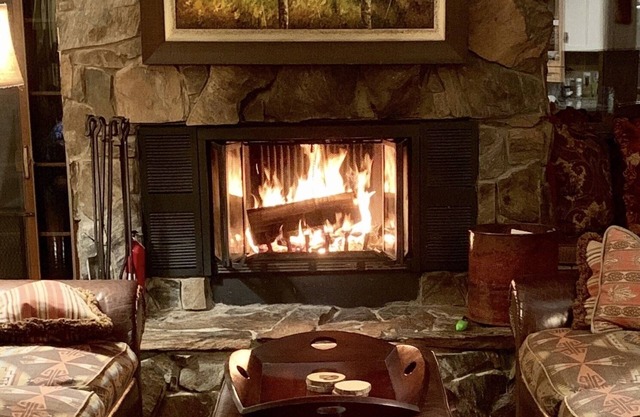 Relax at Lake Front Luxury Lodge-Near Yosemite-Pool Table-Private Dock & Lake -2