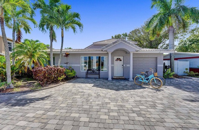 Relax at the Blue Wave Beach Home! Heated Pool!