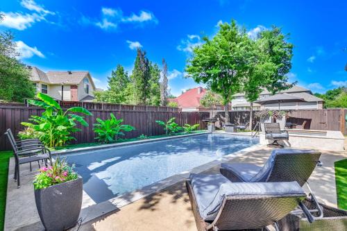 Relax By Pool, Soak in Hot Tub Plano Home