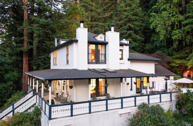 Relax by Russian River, spacious 6-bedroom retreat