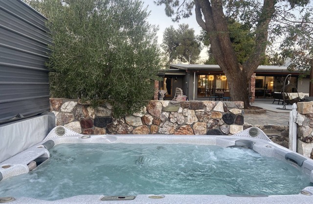 Relax by the Waterfall *Sanctuary in the Desert* 10 min to JTNP