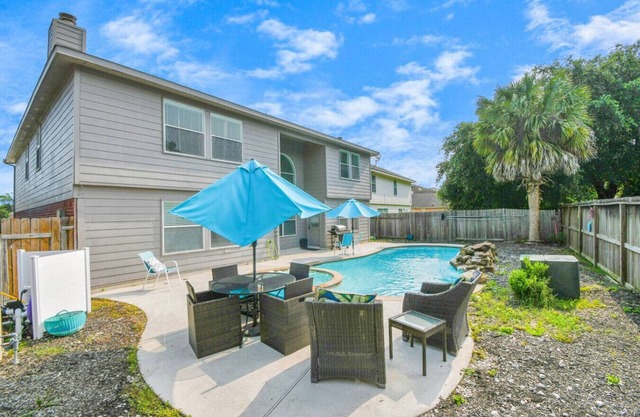 Relax in Style! 6BR Houston Oasis w/Pool & Spa
