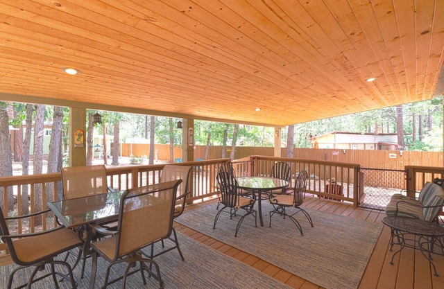 Relax in your cozy home in the woods. Pets Welcome. Book long-term and save!