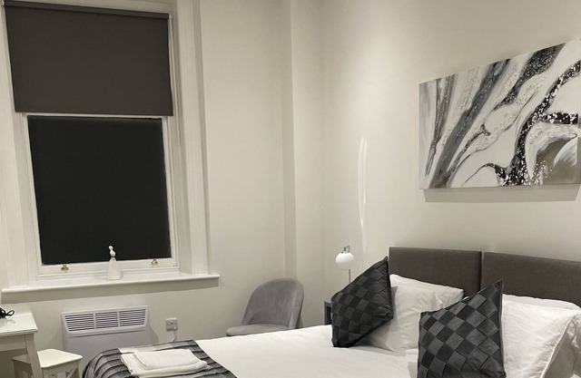 Relax Inn - Flat 2, 559 Wimborne Road