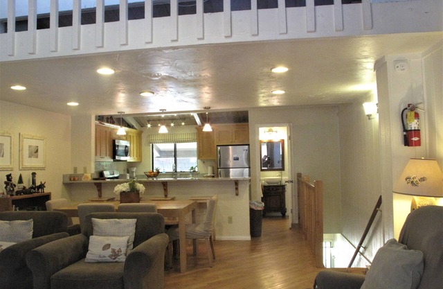 Relax & Recharge in a Beautiful Snow Summit Townhouse