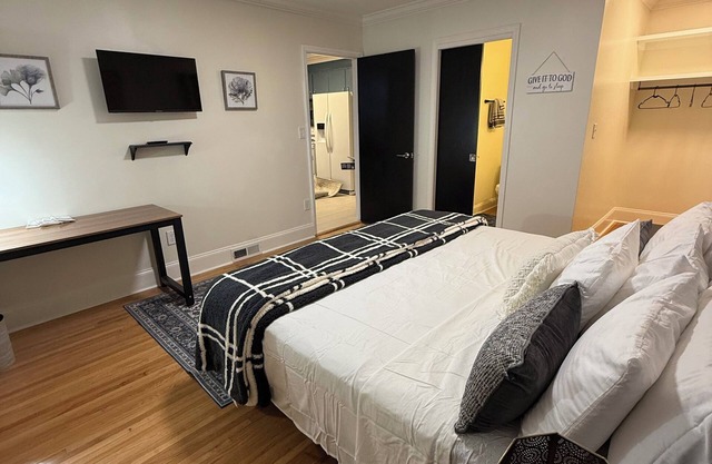 Relax & Reflect at Bethel, Mint Hill. 5beds, 1 futon 3,5baths