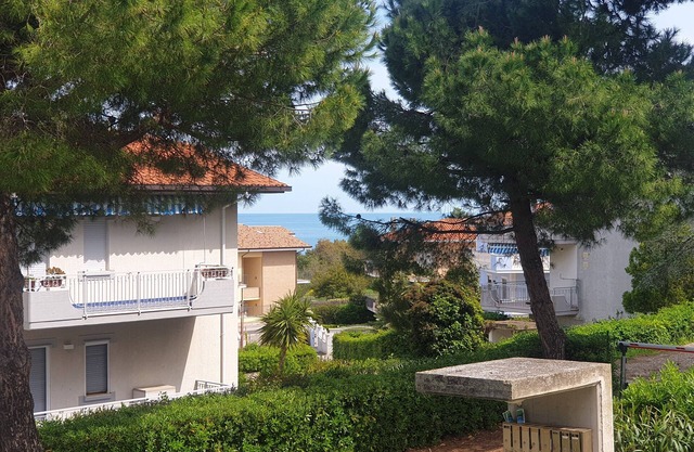 Relaxation and sea near Cerrano