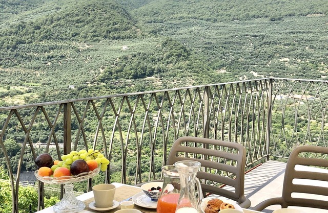 Relaxation between the Ligurian hills and the sea CINIT008019B5MNDCYLL8