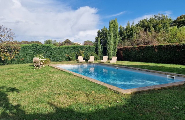 Relaxation between vineyards and ocean, family house with swimming pool, near Bordeaux