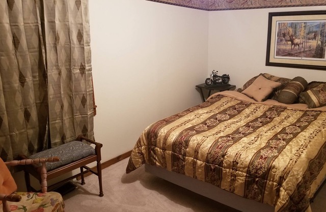 Relaxing 1386 square foot home. Cozy and clean but not the Hilton!