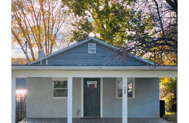 Relaxing 2 bedroom cottage by the water!