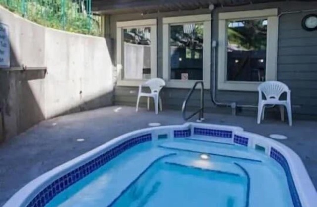 Relaxing 3-Bedroom Retreat & Mountain Views