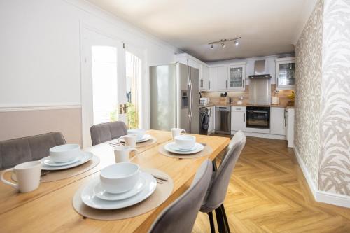 Relaxing 3-Bedroom Retreat House Free Parking 8ppl
