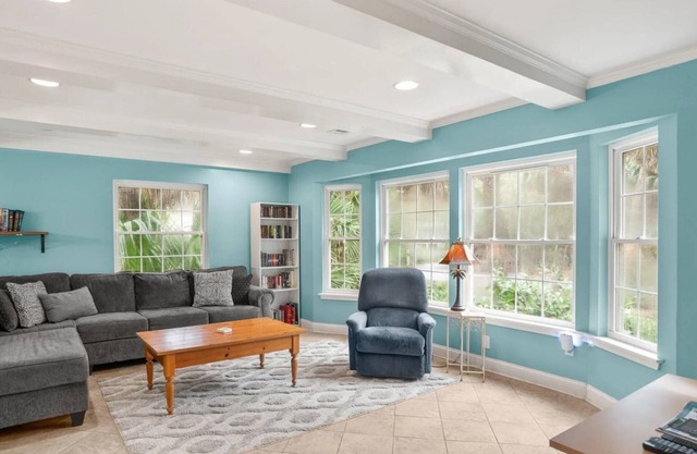 Relaxing 5-bedroom Getaway- Close to beach- Perfect for Families! No Amenity Cards