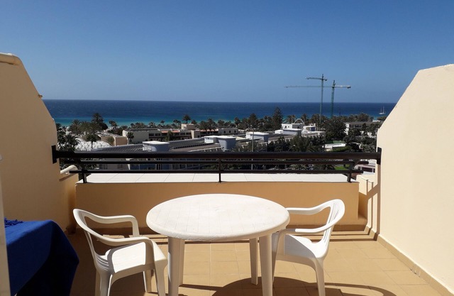 Relaxing apartment facing the ocean