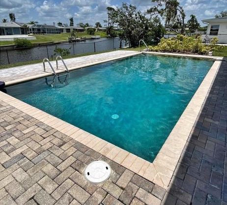 Relaxing canal front 2 BR pool home in North Port - Pineapple Way