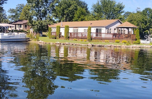 Relaxing Crooked Lake Cottage - Private Dock, Large Yard, Great Fishing