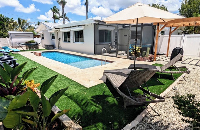 Relaxing Family 3BR Home w/Pool near Downtown Ft Myers & Edison