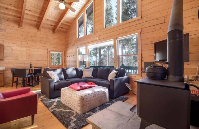 Relaxing Forest Retreat with a Private Hot Tub