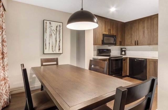 Relaxing Getaway! 2 Spacious Units with Kitchen, Near Ski Sapphire Valley