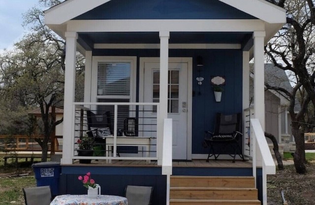 Relaxing Getaway in the Texas Hill Country - Sweet Ginger Cottage