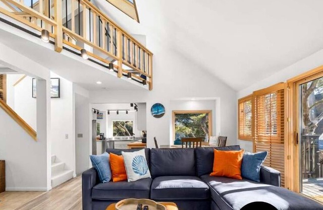 Relaxing Getaway Overlooking Schwan Lagoon