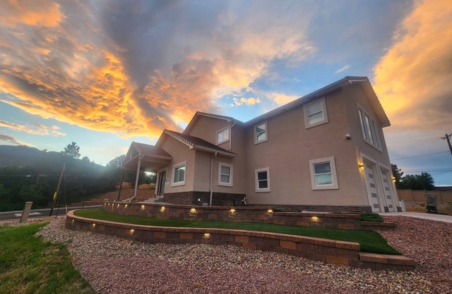 Relaxing Home away from home, 7 BRs/8 Beds/Sleeps14