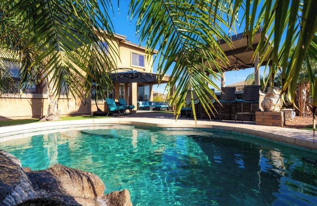 Relaxing Home with Pool, BBQ & Game Room in Surprise