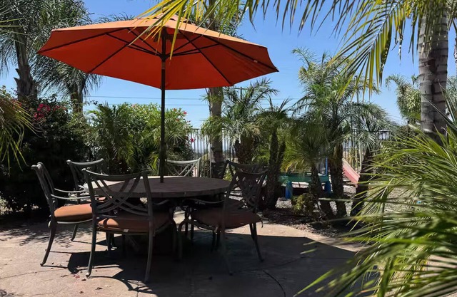 Relaxing Poolside Getaway Guest House