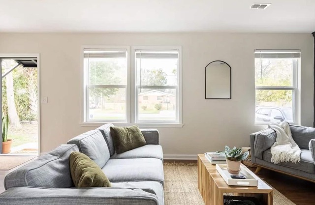 Relaxing, Renovated 2BR Home in Quiet Murray Hill