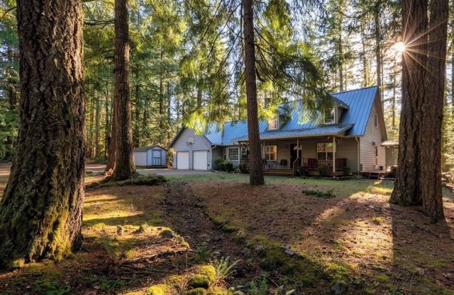 Relaxing River Lodge Hot Tub Family Friendly