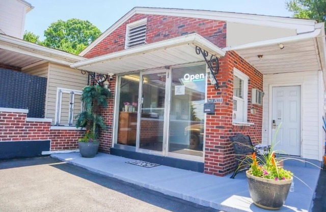Relaxing Room near Sight & Sound Theatre + Free On-Site Parking