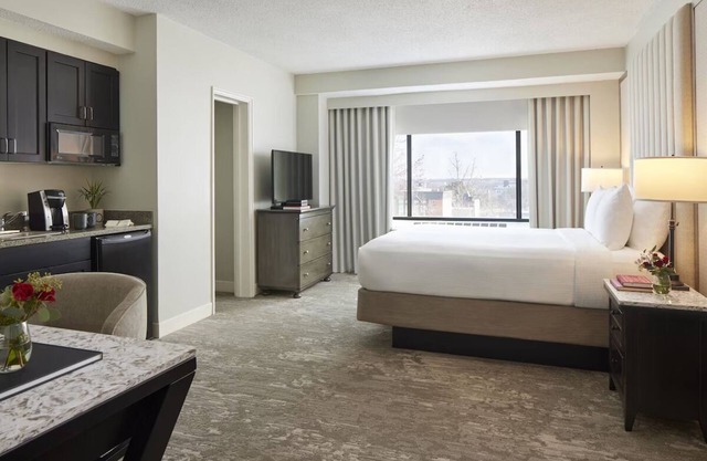 Relaxing Suite Stay w/Kitchenette | 3 Pet Friendly Units w/Parking!