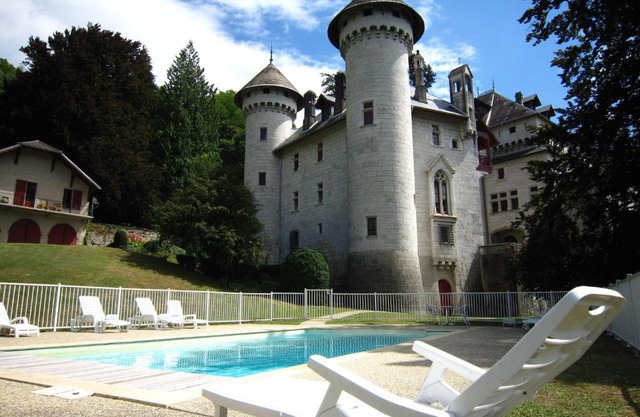Relaxing villa in Caillan with private pool
