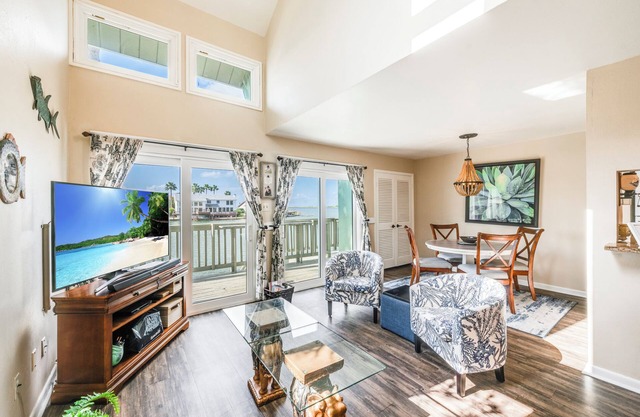 Relaxing Waterfront Condo - Sleeps 6, Boat-Friendly w/Trailer Parking!