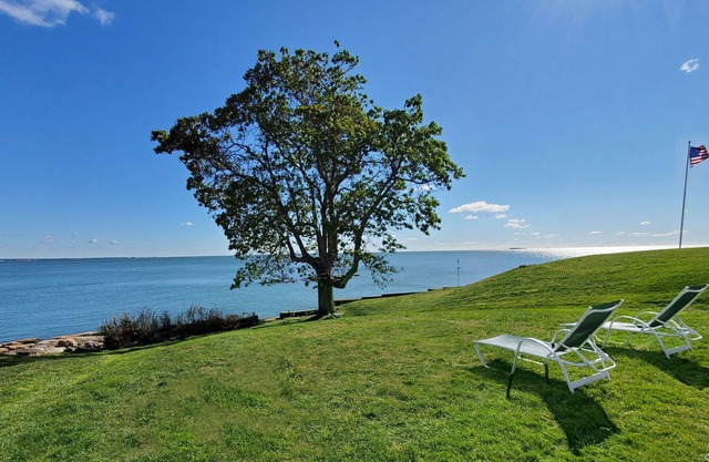 Relaxing waterfront escape on the CT shore