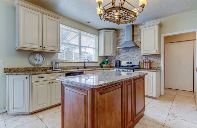 Relocating? (5/3) w/pool