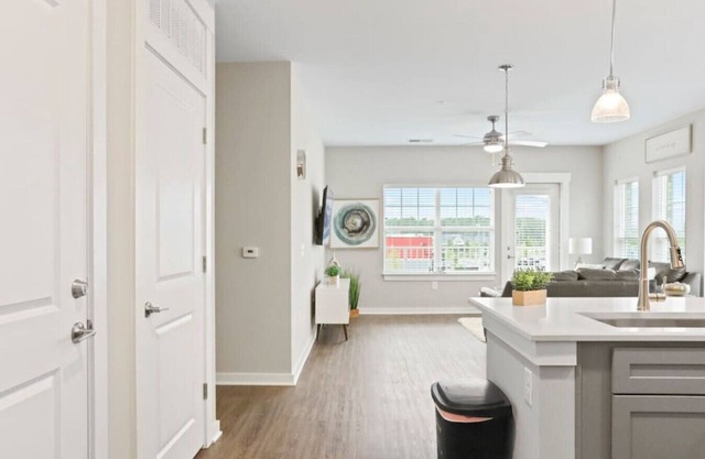 Reluxme|Chic 2BR w/Balcony, Gym & Pool Near Mall