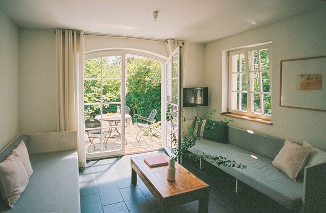 REMISE ground floor: Garden apartment with wood-burning stove, terrace and water access