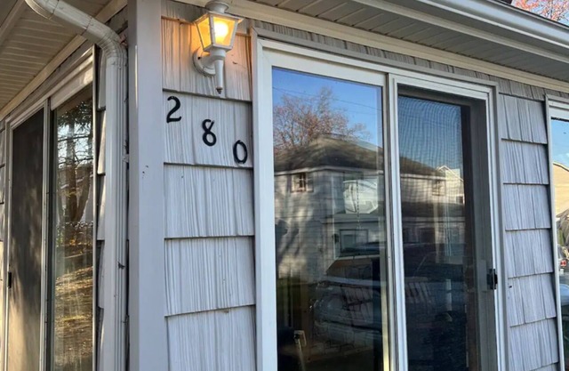 Remodeled cozy retreat with a lake front view on Devils Lake. Pet Friendly!