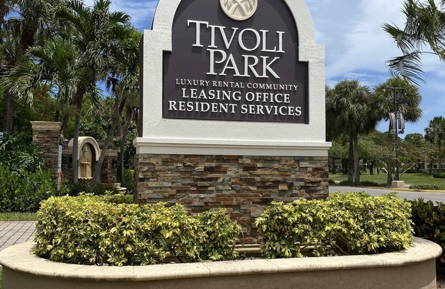 Remodeled 2 bed grnd floor vacation apt ,7 minutes away From Beach!