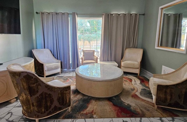 Remodeled 7 Bedrooms in Westwood Neighborhood