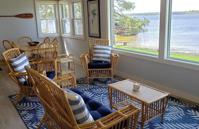 Remodeled Beachfront Cabin on Wolf Lake w/ dock & firepit!